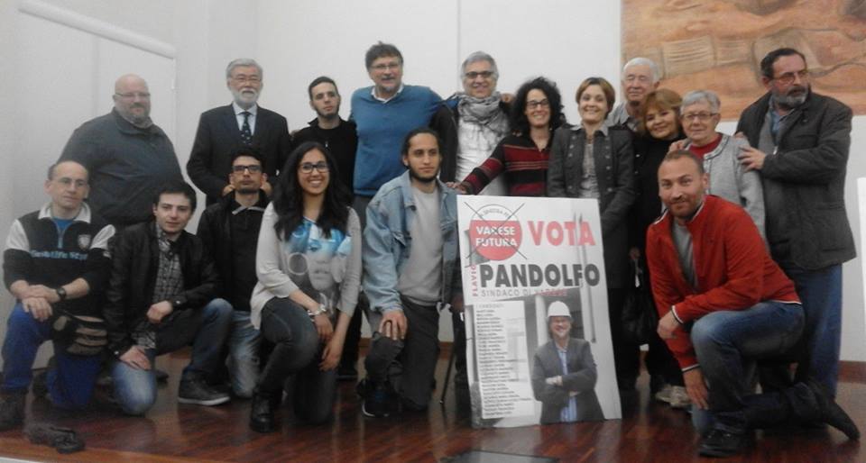 Sara Alahy con i candidati di La sinistra per Varese Futura e Sergio Cofferati